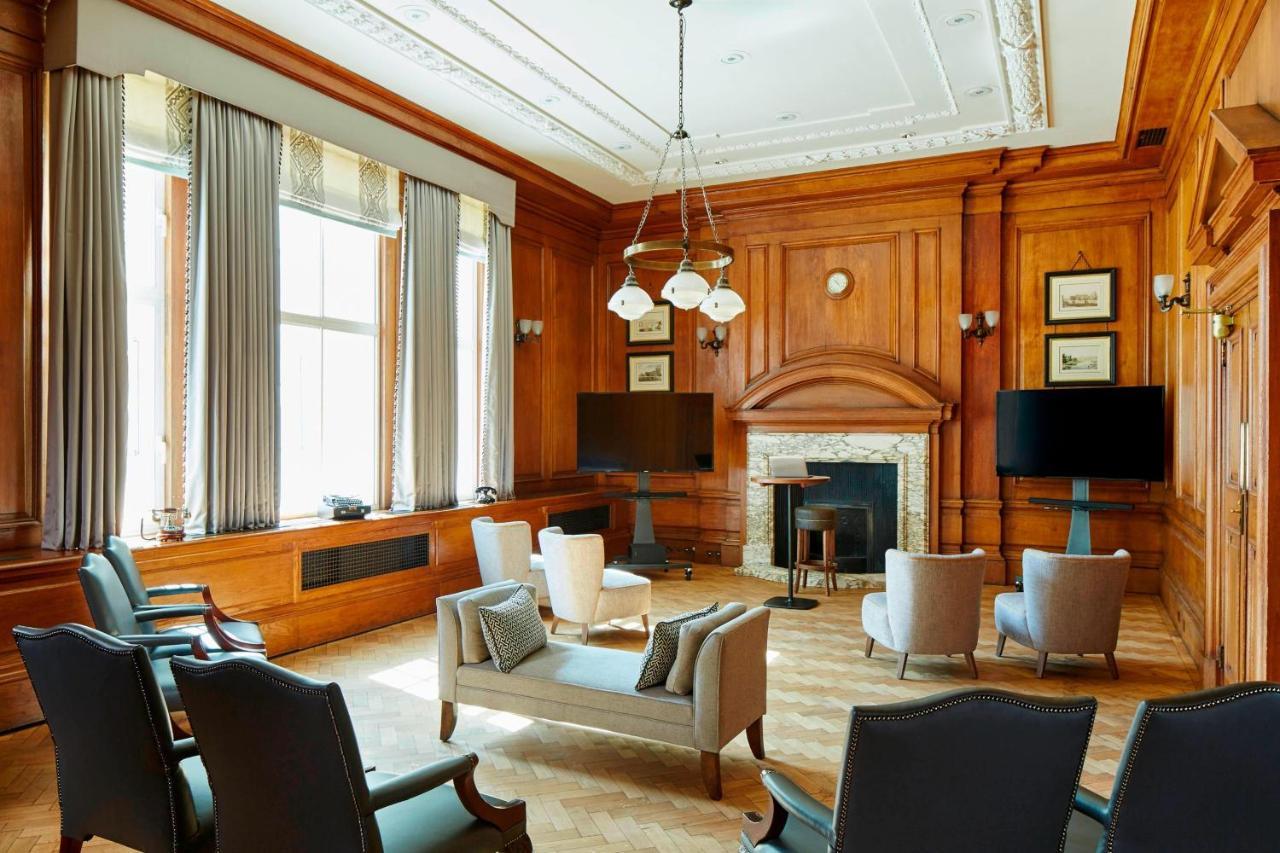 London Marriott Hotel County Hall Экстерьер фото