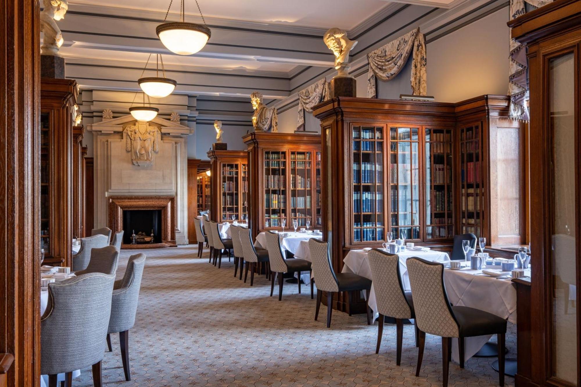 London Marriott Hotel County Hall Экстерьер фото