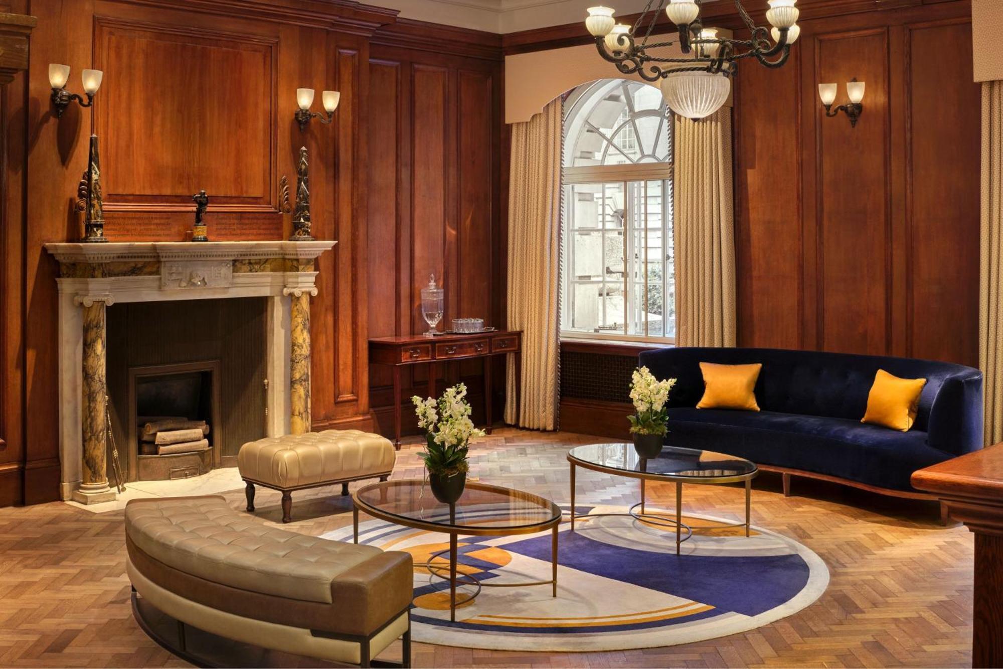 London Marriott Hotel County Hall Экстерьер фото