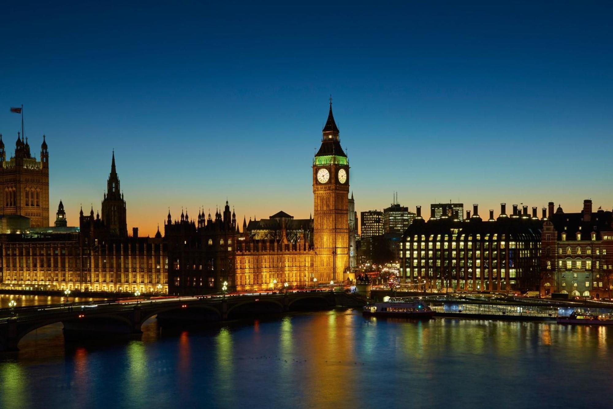 London Marriott Hotel County Hall Экстерьер фото