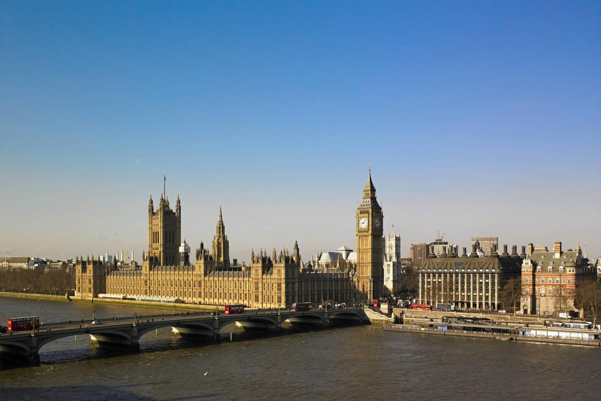 London Marriott Hotel County Hall Экстерьер фото