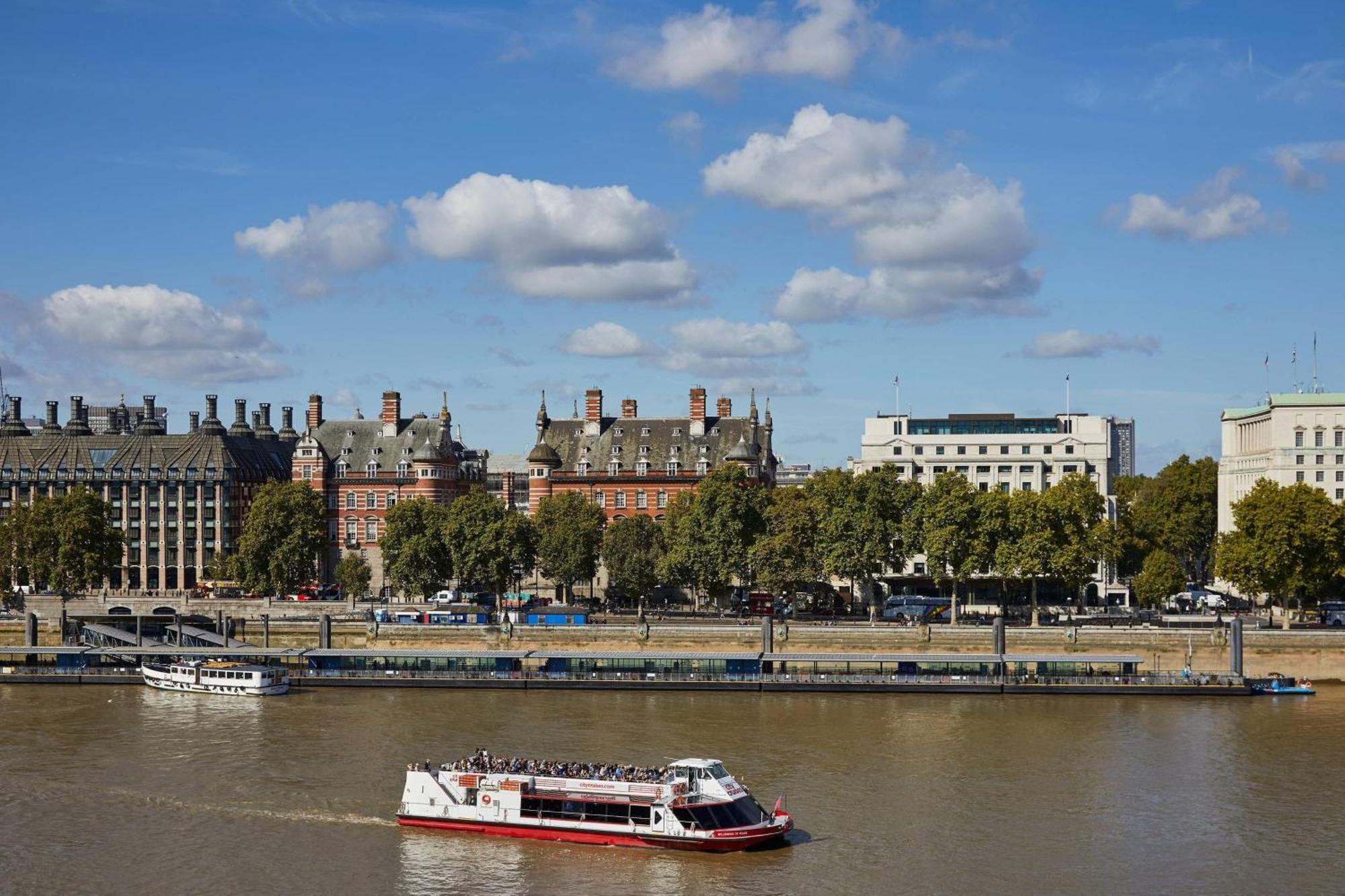 London Marriott Hotel County Hall Экстерьер фото