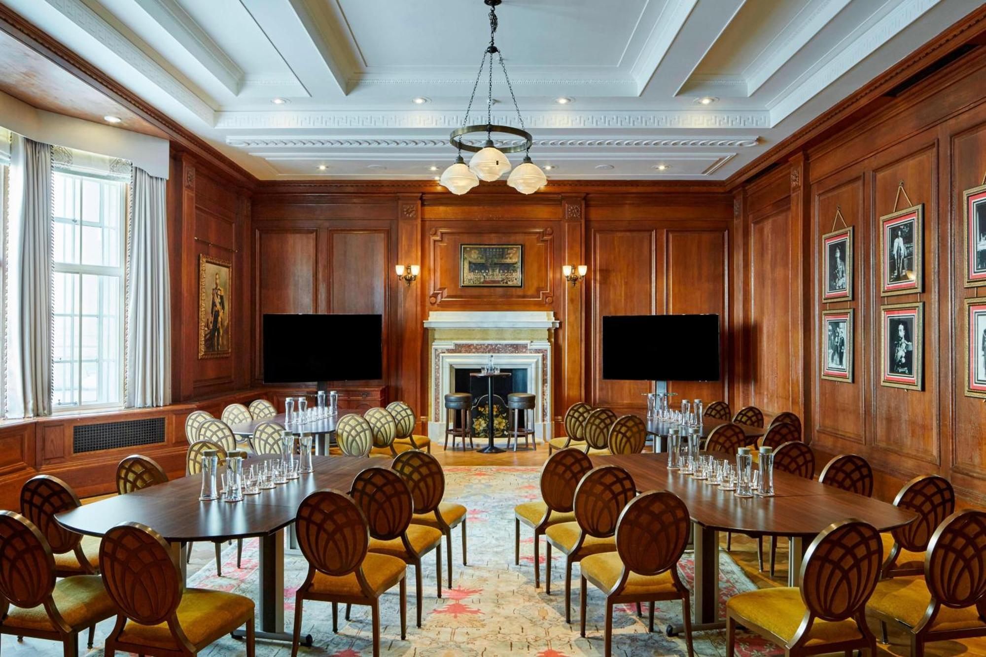 London Marriott Hotel County Hall Экстерьер фото
