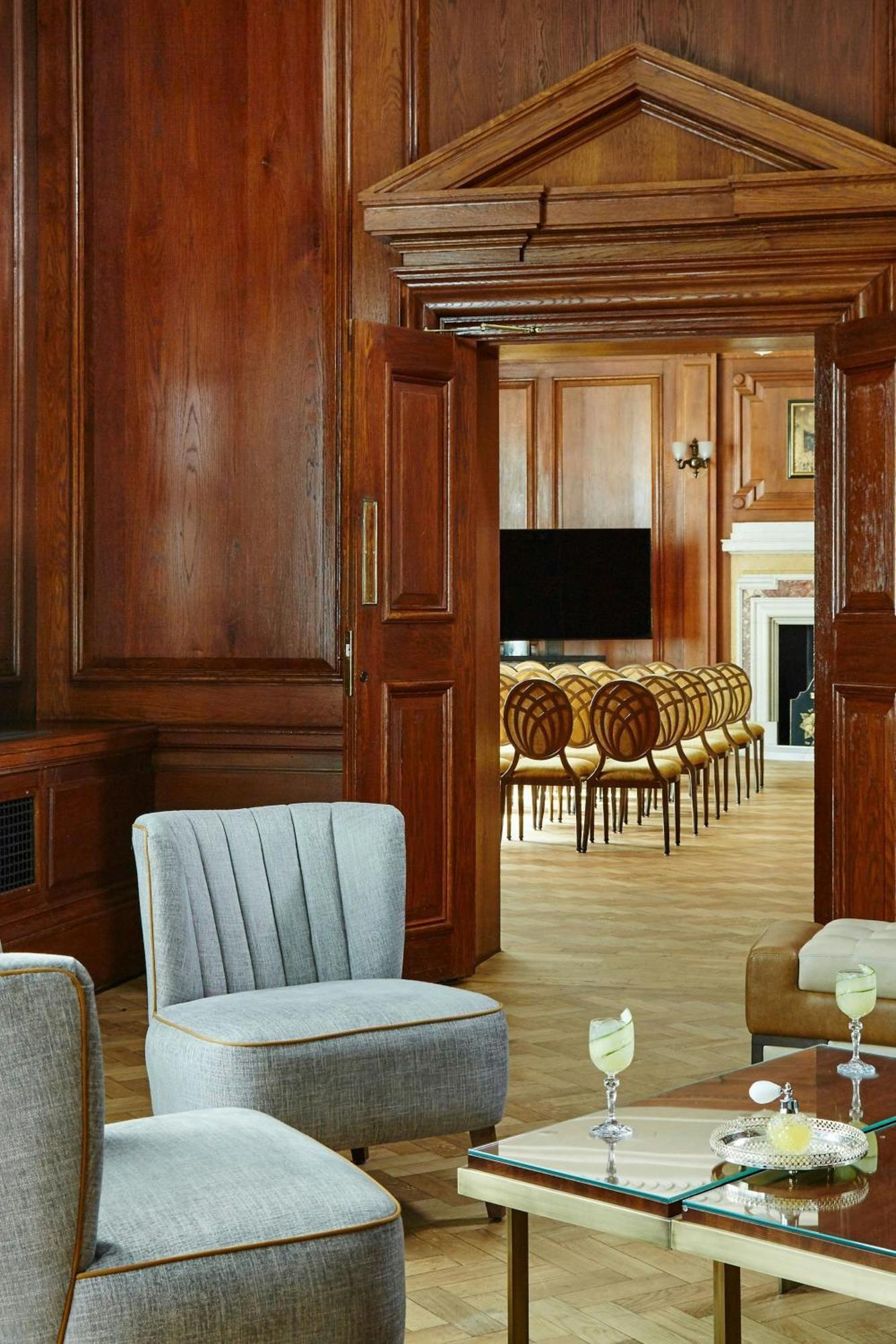 London Marriott Hotel County Hall Экстерьер фото