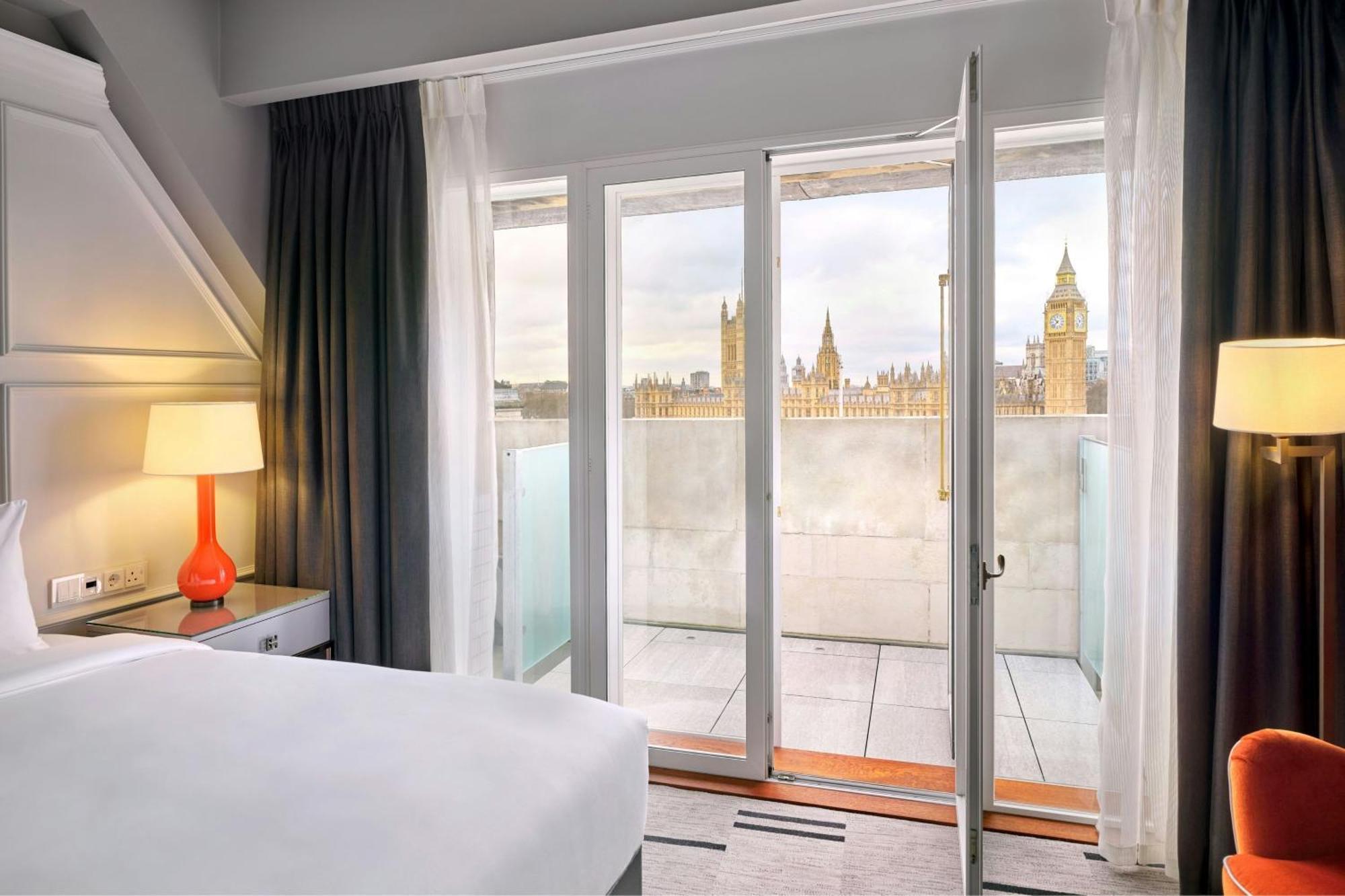 London Marriott Hotel County Hall Экстерьер фото